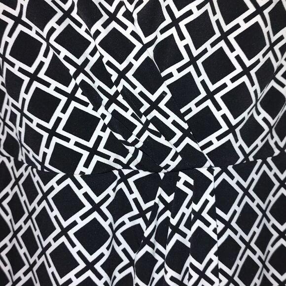 White House Black Market black white geometrical v neck faux wrap  dress  Sz 6 - Picture 4 of 7